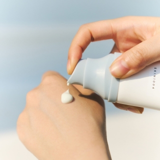 Hyalu-Cica Water-Fit Sun Serum SPF50+ PA++++ 2