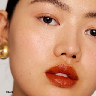 Signature Lip Lightweight Lipstick 2