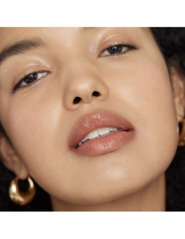 Signature Lip Lightweight Lipstick