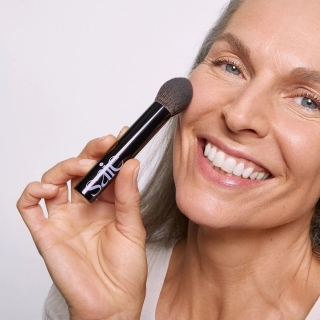 *SOBRE PEDIDO* The Fluffy Setting Powder Brush 2